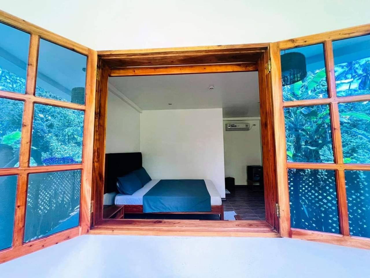 White Bada Guesthouse Siquijor Room photo